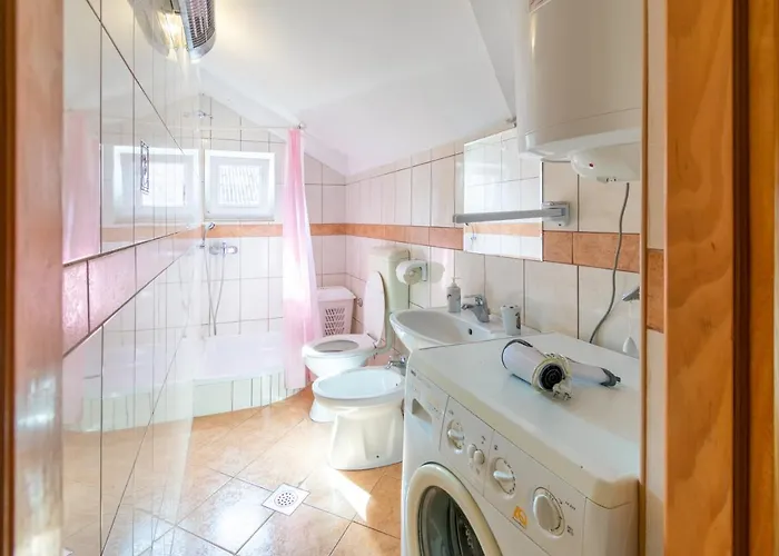 Apartman With Parking Space - 19234 Ugljan
