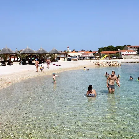 Apartman With Parking Space - 19234 Ugljan