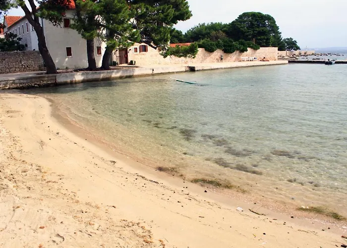 Apartman With Parking Space - 19234 Ugljan