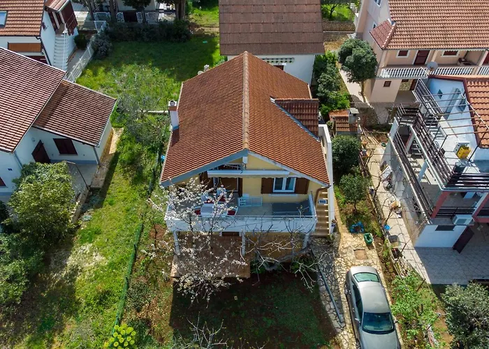 Apartman With Parking Space - 19234 Ugljan