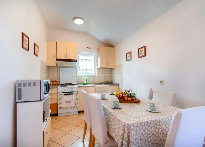 Apartman With Parking Space - 19234 *